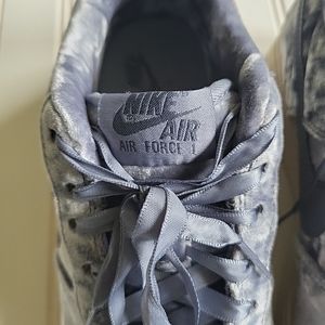 Blue velvet Nike tennis shoes  size 6y